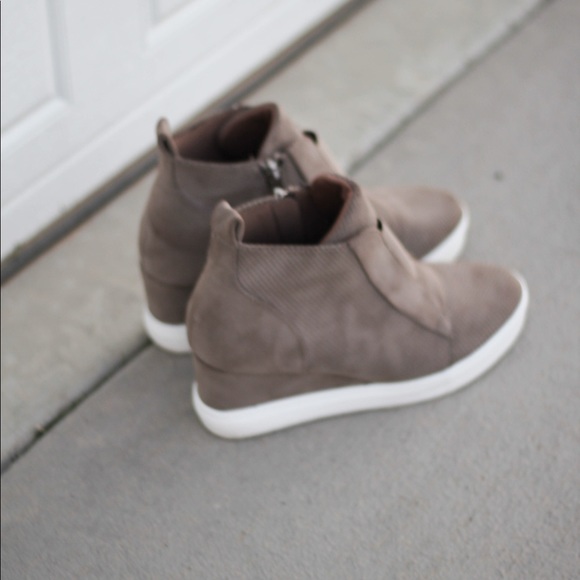 LAST PAIR SIZE 5.5! Taupe sneaker wedges - Picture 3 of 5